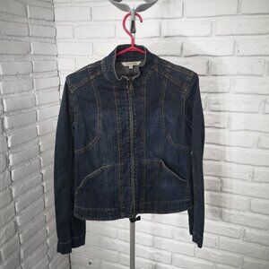 RW&CO Ladies Size Medium Full Zipper Front Fitted Medium Wash Jean Jacket